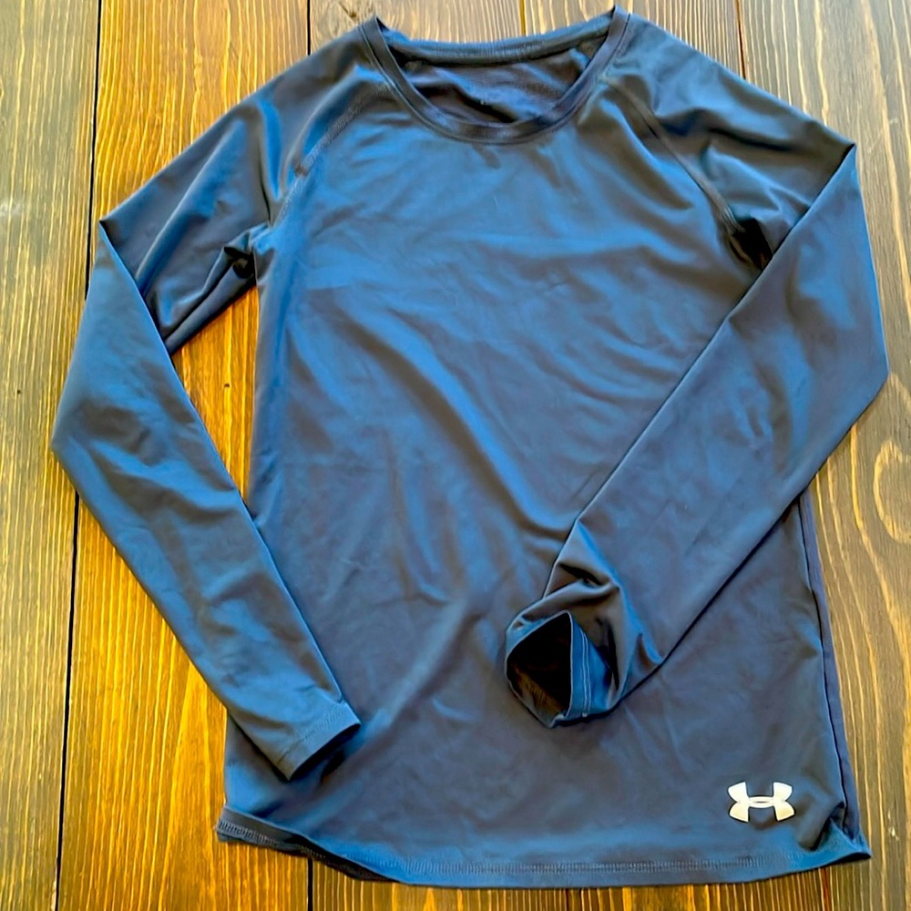 Boys long sleeved UA athletic wear shirt. 7-8. Gray